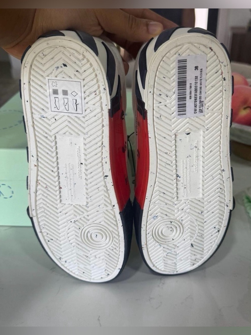 Off-White Kids White Sneakers with Pink Arrow and Black-Striped Sole - Picture 4 of 7